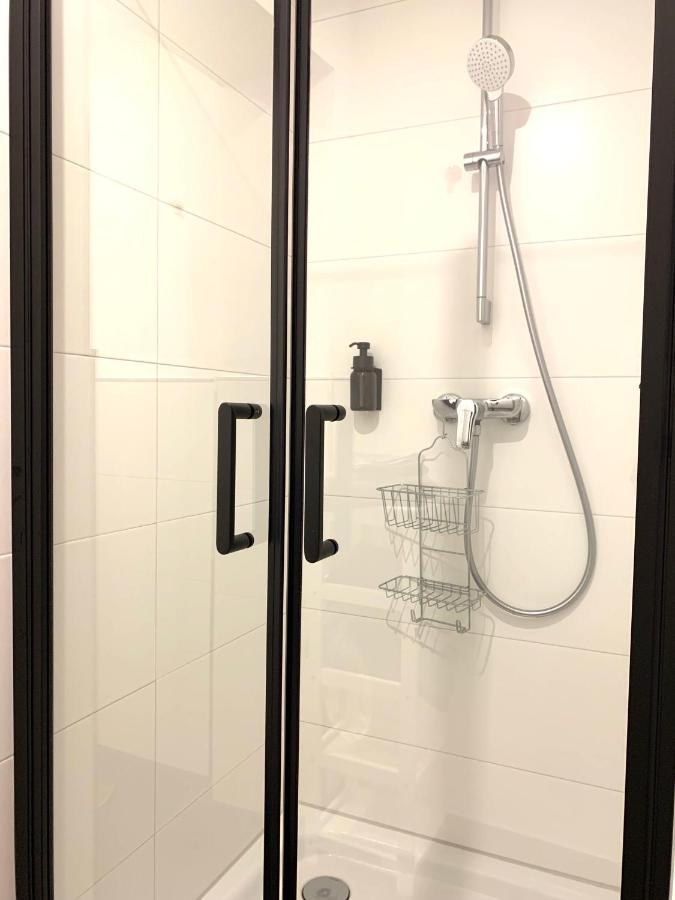 Alles Komplett - 2 Schlafzimmer, Grosse Kueche, Bad Koln Bagian luar foto
